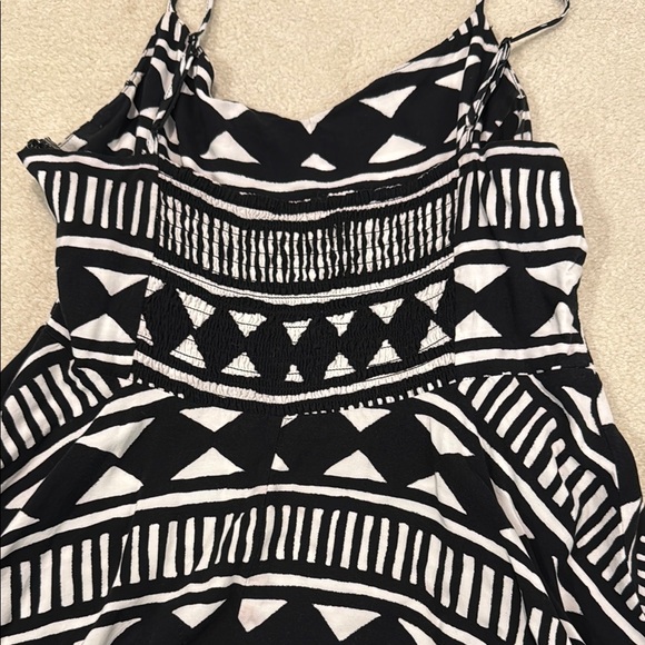 Old Navy Black and White Geometric Dress - Picture 2 of 3